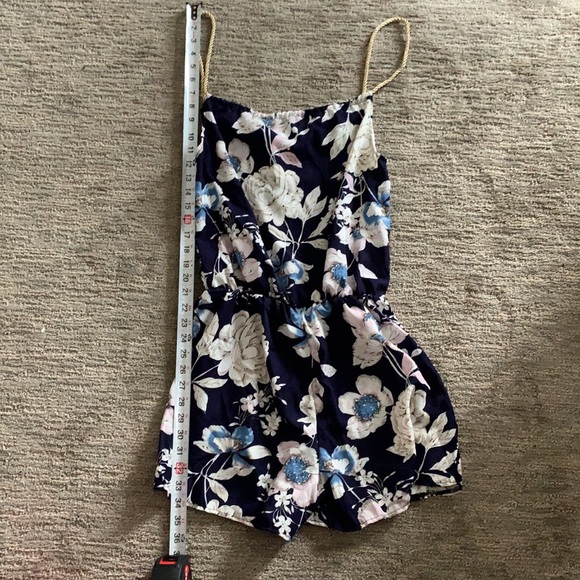 Navy/white floral romper - Picture 5 of 11